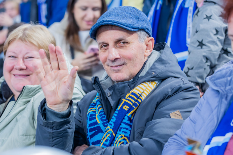 «Все в наших цветах»: болельщики на матче «Зенит»—«Динамо» (Махачкала)