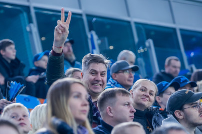 «Все в наших цветах»: болельщики на матче «Зенит»—«Динамо» (Махачкала)