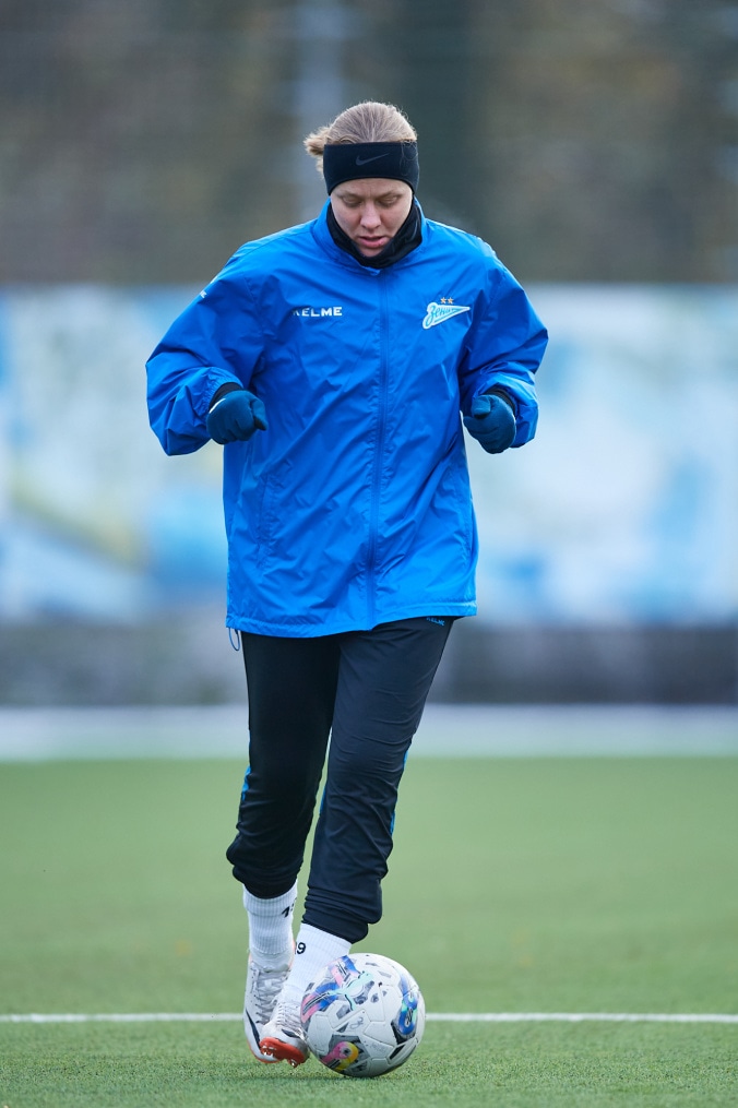 Тренировка женской команды перед матчем со «Звездой-2005»