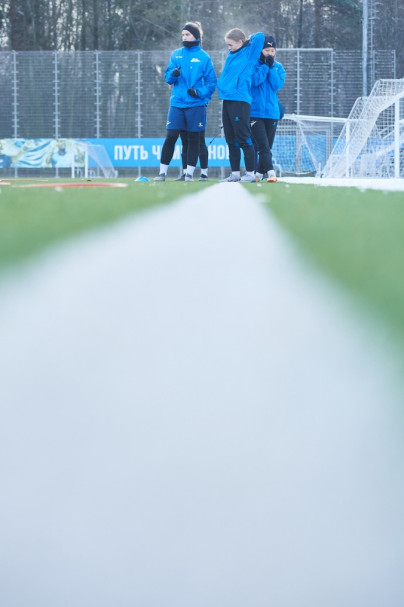 Тренировка женской команды перед матчем со «Звездой-2005»