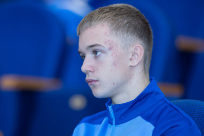 Представители  ФГБУ «НМИЦ им. В.А. Алмазова» проводят лекцию для игроков Академии.