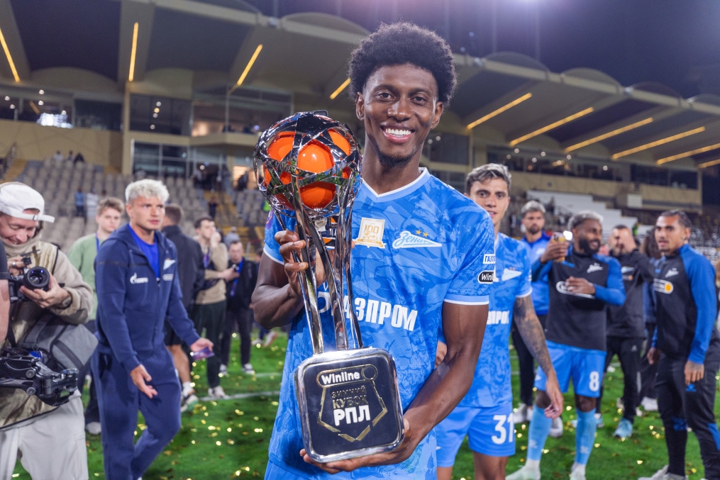 Церемония награждения команды «Зенит» после победы в Winlinе Зимнем кубке РПЛ