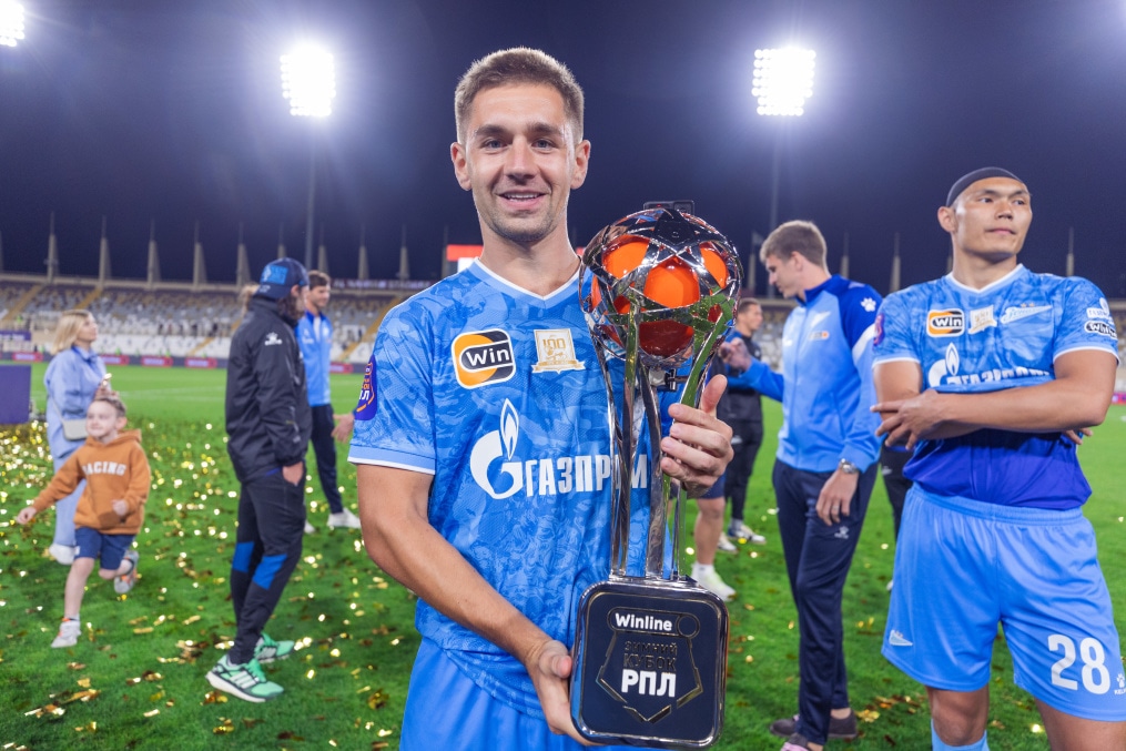 Церемония награждения команды «Зенит» после победы в Winlinе Зимнем кубке РПЛ