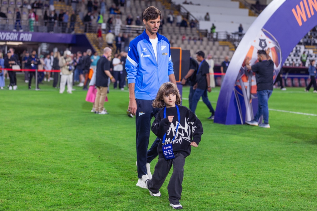 Церемония награждения команды «Зенит» после победы в Winlinе Зимнем кубке РПЛ