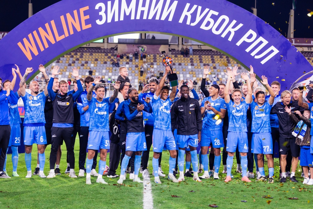 Церемония награждения команды «Зенит» после победы в Winlinе Зимнем кубке РПЛ