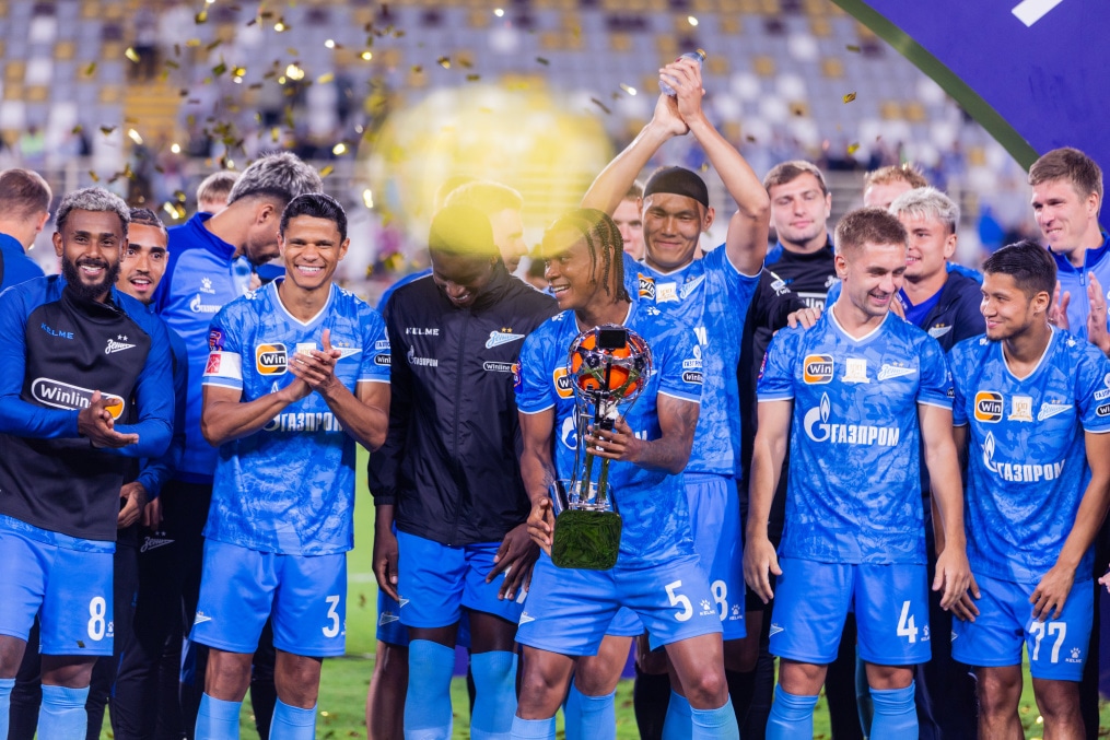 Церемония награждения команды «Зенит» после победы в Winlinе Зимнем кубке РПЛ