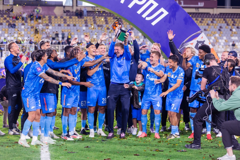 Церемония награждения команды «Зенит» после победы в Winlinе Зимнем кубке РПЛ