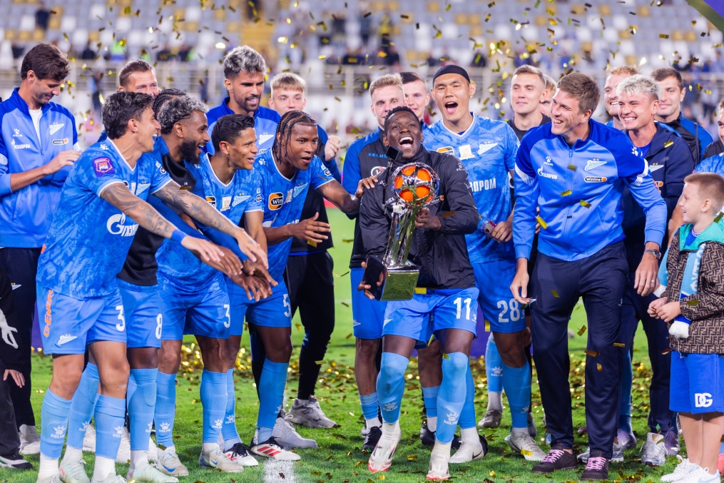 Церемония награждения команды «Зенит» после победы в Winlinе Зимнем кубке РПЛ