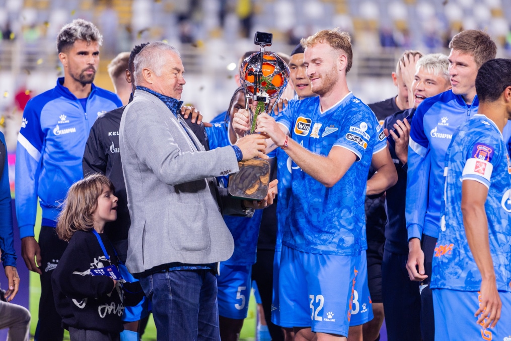 Церемония награждения команды «Зенит» после победы в Winlinе Зимнем кубке РПЛ