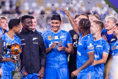 Церемония награждения команды «Зенит» после победы в Winlinе Зимнем кубке РПЛ