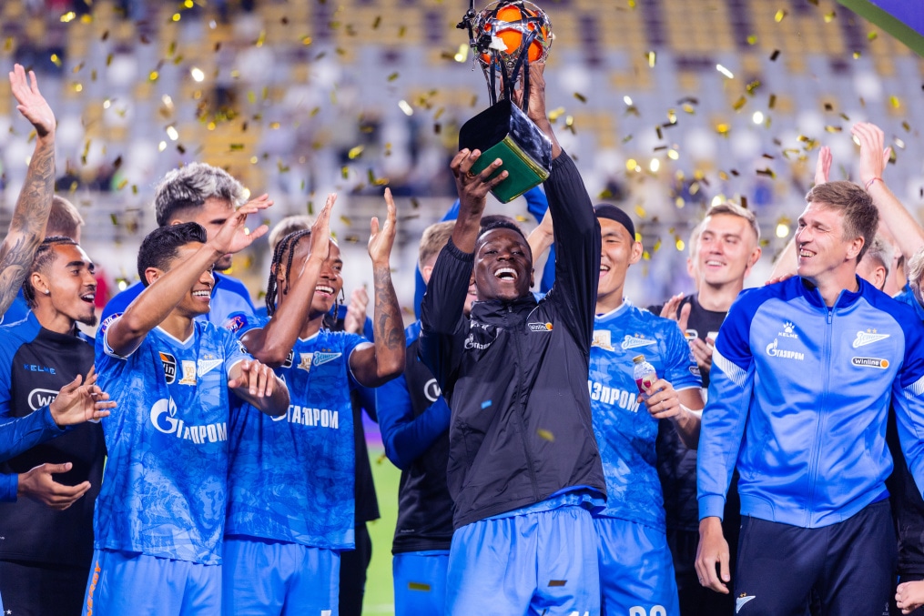 Церемония награждения команды «Зенит» после победы в Winlinе Зимнем кубке РПЛ