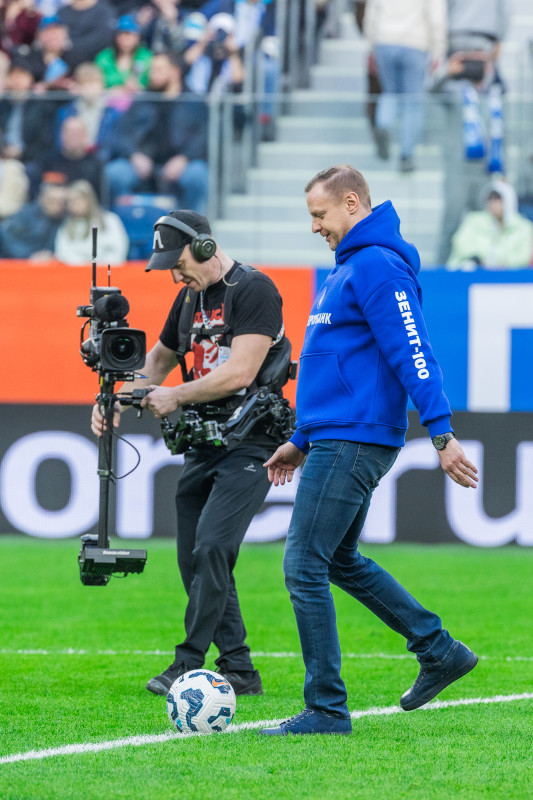 Символический удар по мячу Вячеслава Малафеева на матче «Зенит» — «Краснодар»