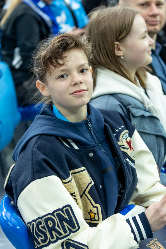 «Все в наших цветах»: болельщики на матче «Зенит»—«Химки»