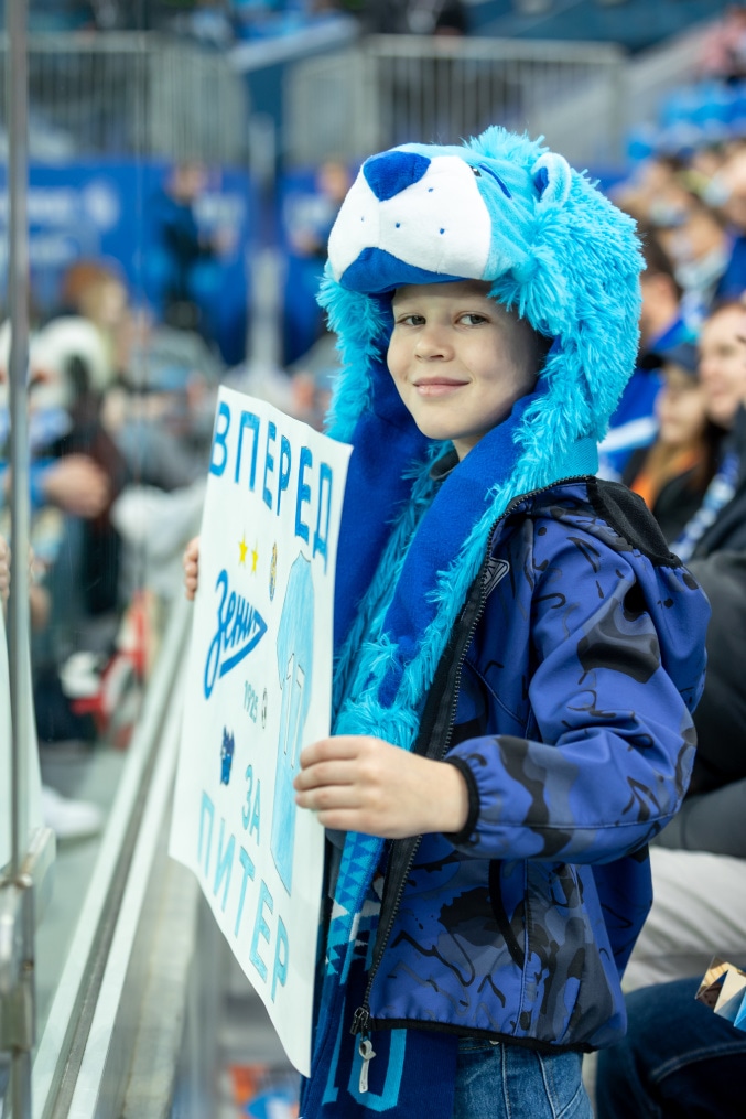 «Все в наших цветах»: болельщики на матче «Зенит»—«Химки»