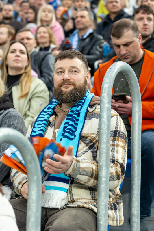 «Все в наших цветах»: болельщики на матче «Зенит»—«Химки»