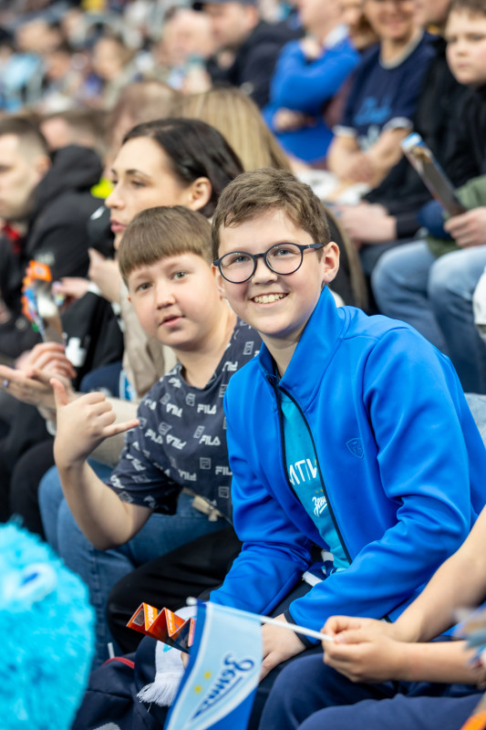 «Все в наших цветах»: болельщики на матче «Зенит»—«Химки»