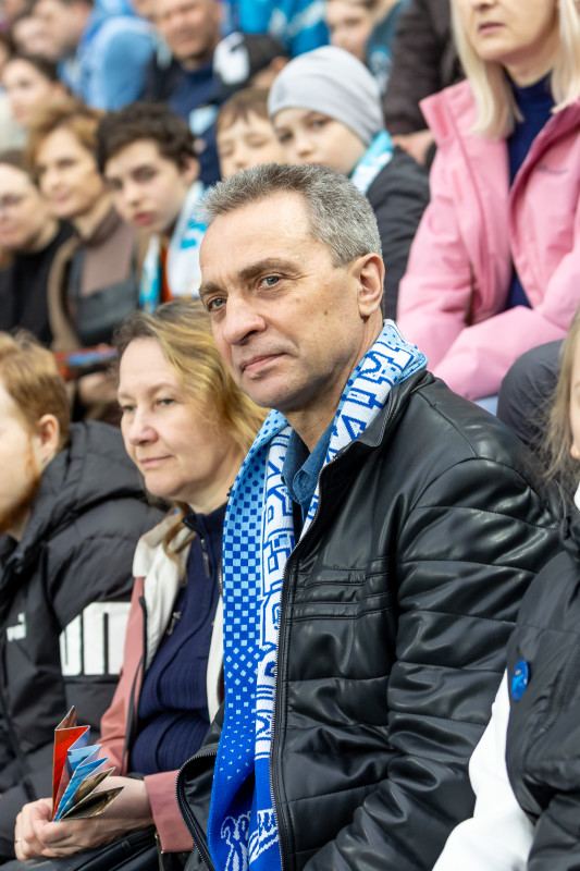 «Все в наших цветах»: болельщики на матче «Зенит»—«Химки»