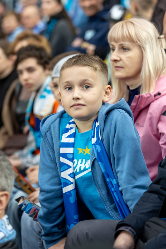 «Все в наших цветах»: болельщики на матче «Зенит»—«Химки»