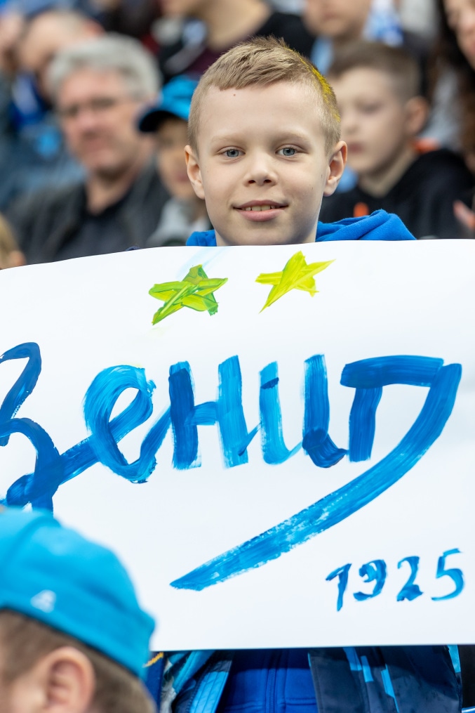 «Все в наших цветах»: болельщики на матче «Зенит»—«Химки»