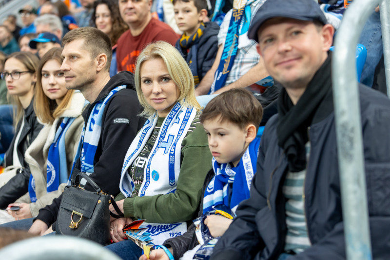 «Все в наших цветах»: болельщики на матче «Зенит»—«Химки»