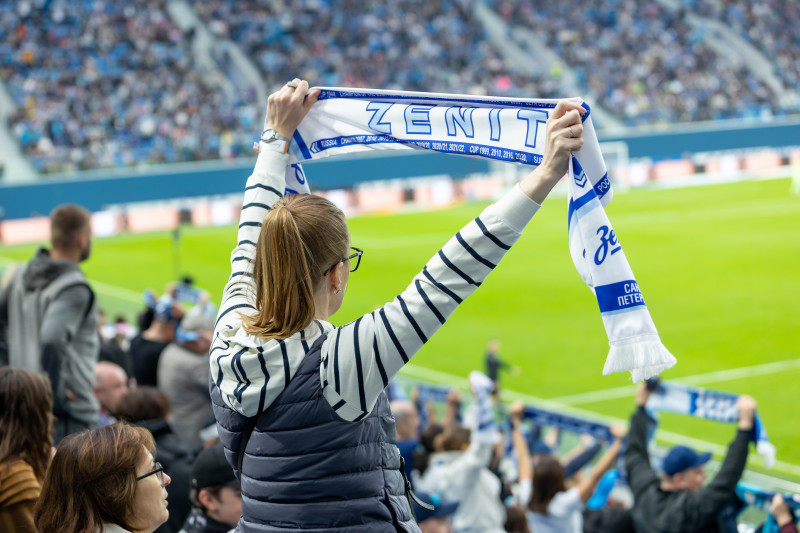 «Все в наших цветах»: болельщики на матче «Зенит»—«Химки»