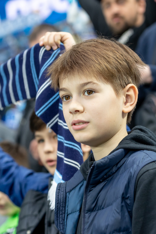 «Все в наших цветах»: болельщики на матче «Зенит»—«Химки»