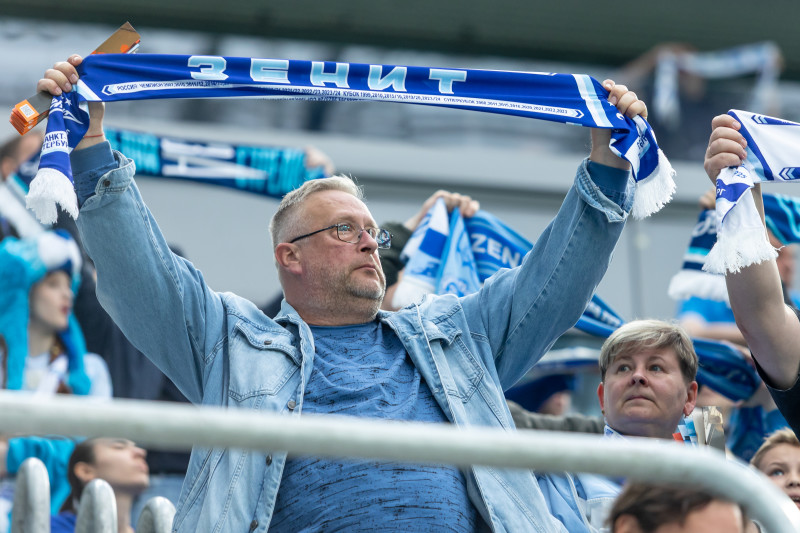 «Все в наших цветах»: болельщики на матче «Зенит»—«Химки»