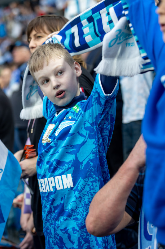 «Все в наших цветах»: болельщики на матче «Зенит»—«Химки»