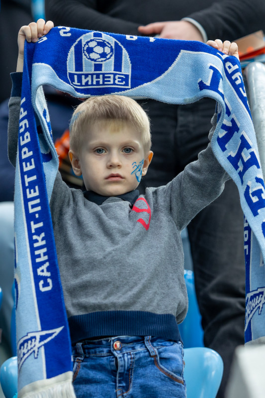 «Все в наших цветах»: болельщики на матче «Зенит»—«Химки»