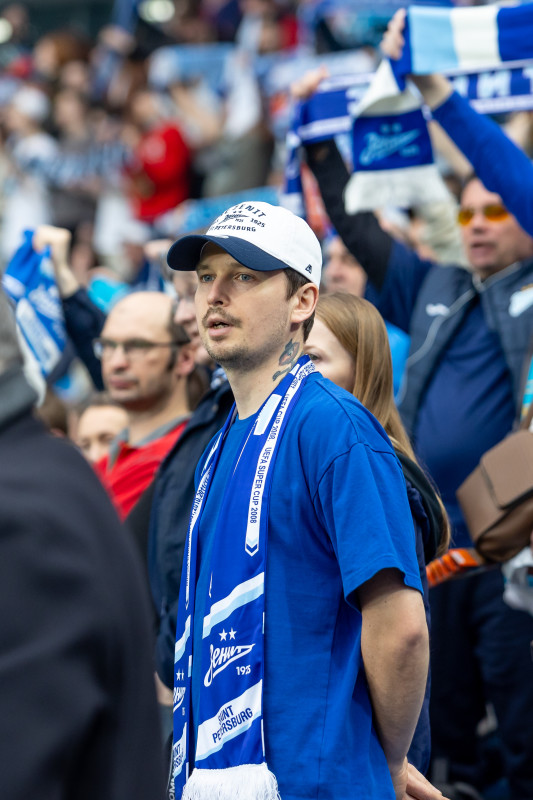 «Все в наших цветах»: болельщики на матче «Зенит»—«Химки»