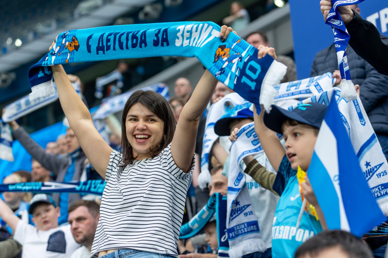 «Все в наших цветах»: болельщики на матче «Зенит»—«Химки»