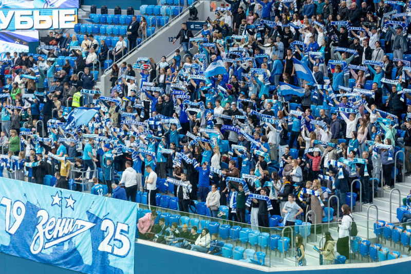 «Все в наших цветах»: болельщики на матче «Зенит»—«Химки»