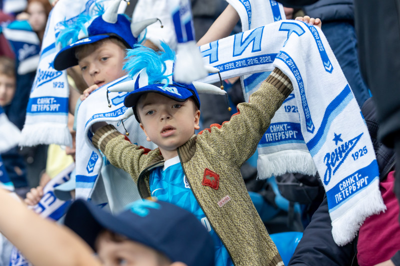 «Все в наших цветах»: болельщики на матче «Зенит»—«Химки»