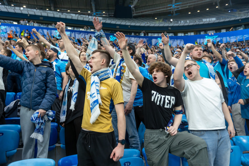 «Все в наших цветах»: болельщики на матче «Зенит»—«Химки»