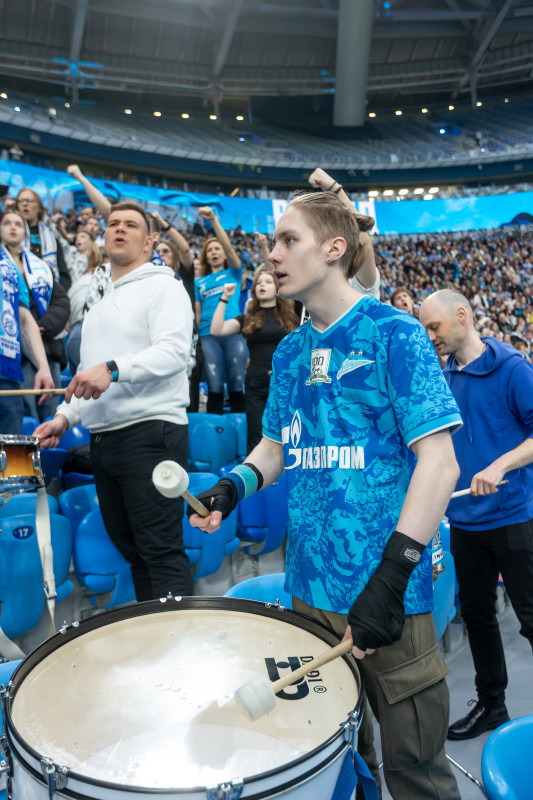 «Все в наших цветах»: болельщики на матче «Зенит»—«Химки»