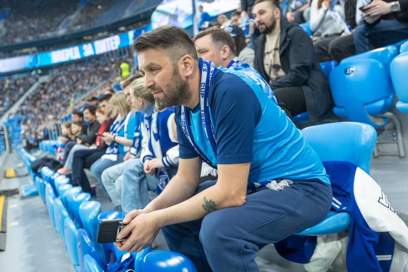 «Все в наших цветах»: болельщики на матче «Зенит»—«Химки»