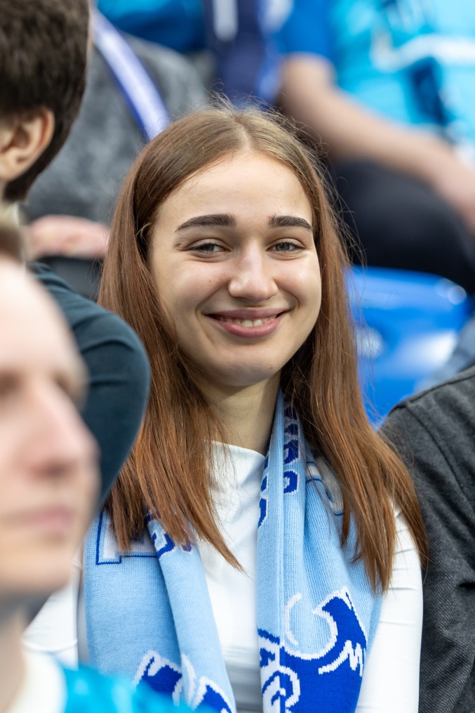 «Все в наших цветах»: болельщики на матче «Зенит»—«Химки»