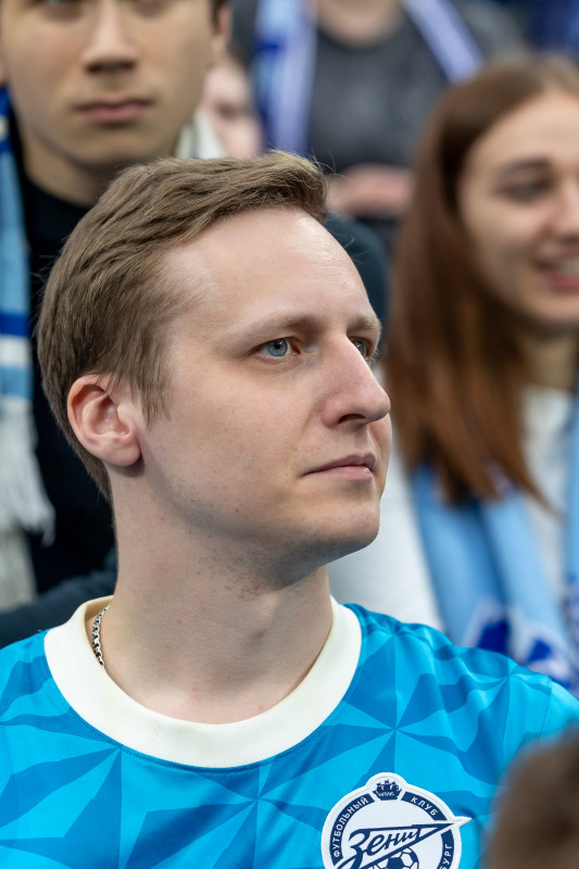 «Все в наших цветах»: болельщики на матче «Зенит»—«Химки»