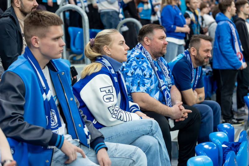 «Все в наших цветах»: болельщики на матче «Зенит»—«Химки»