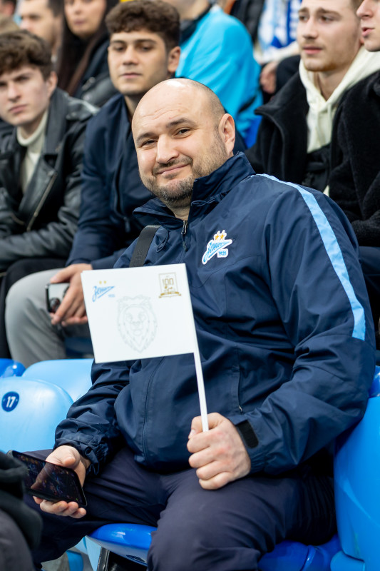 «Все в наших цветах»: болельщики на матче «Зенит»—«Химки»