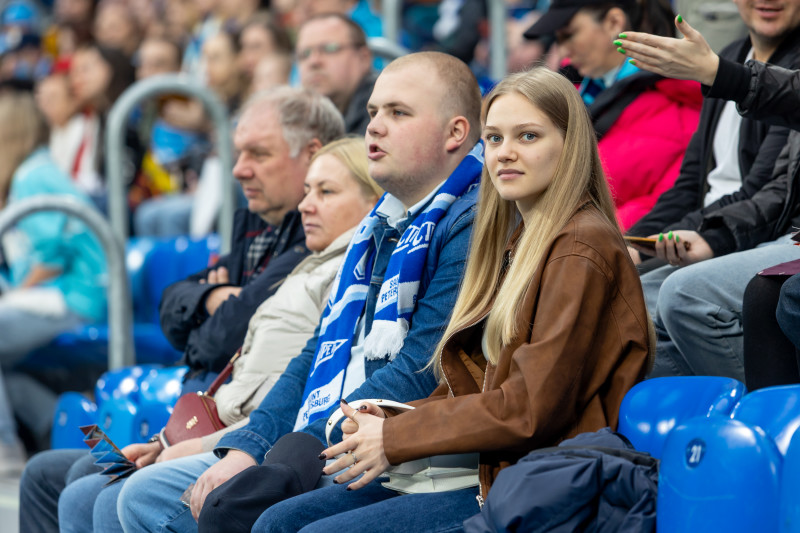 «Все в наших цветах»: болельщики на матче «Зенит»—«Химки»
