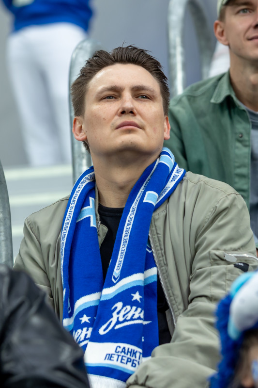 «Все в наших цветах»: болельщики на матче «Зенит»—«Химки»