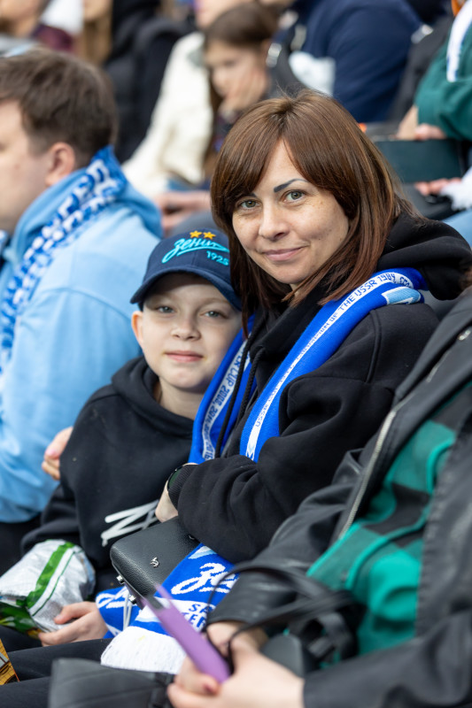 «Все в наших цветах»: болельщики на матче «Зенит»—«Химки»