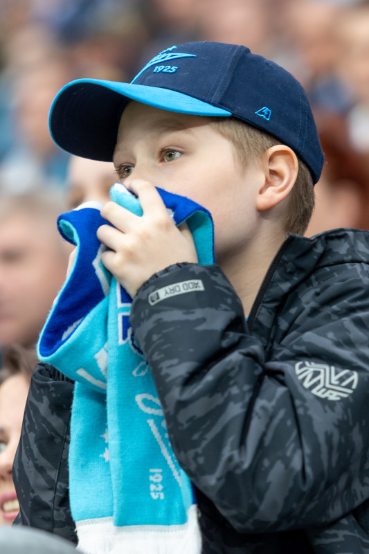 «Все в наших цветах»: болельщики на матче «Зенит»—«Химки»