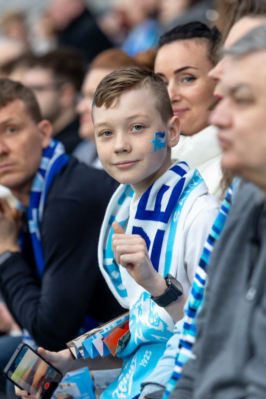 «Все в наших цветах»: болельщики на матче «Зенит»—«Химки»