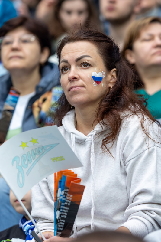 «Все в наших цветах»: болельщики на матче «Зенит»—«Химки»