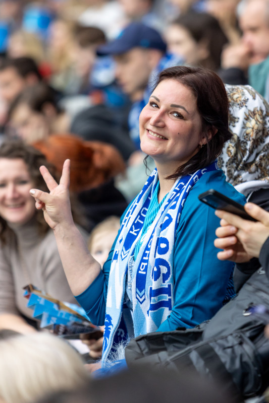 «Все в наших цветах»: болельщики на матче «Зенит»—«Химки»