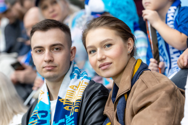 «Все в наших цветах»: болельщики на матче «Зенит»—«Химки»