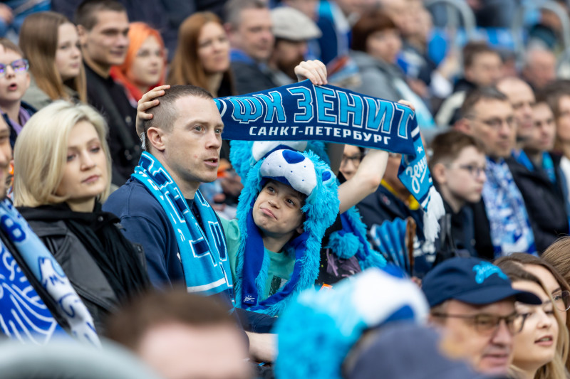 «Все в наших цветах»: болельщики на матче «Зенит»—«Химки»