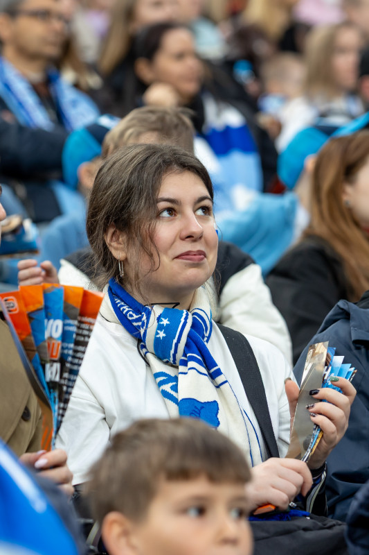 «Все в наших цветах»: болельщики на матче «Зенит»—«Химки»